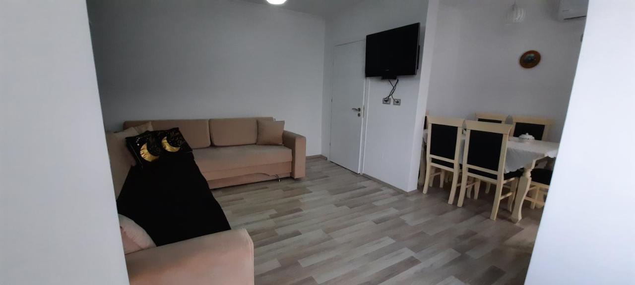 Apartament Clara Permet Appartamento Esterno foto
