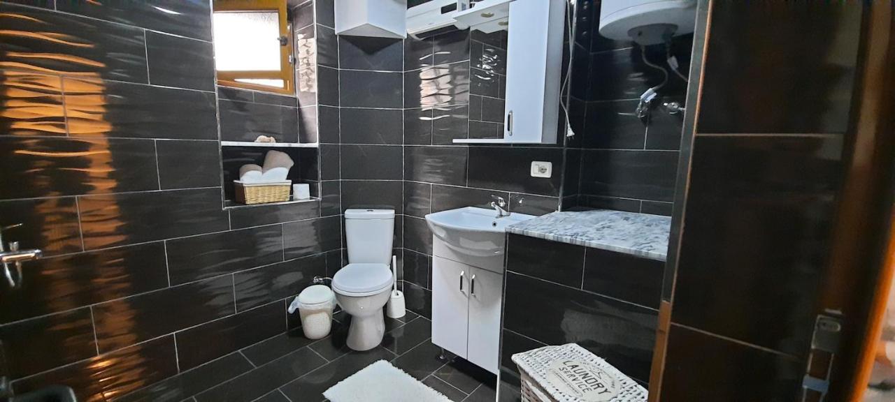 Apartament Clara Permet Appartamento Esterno foto