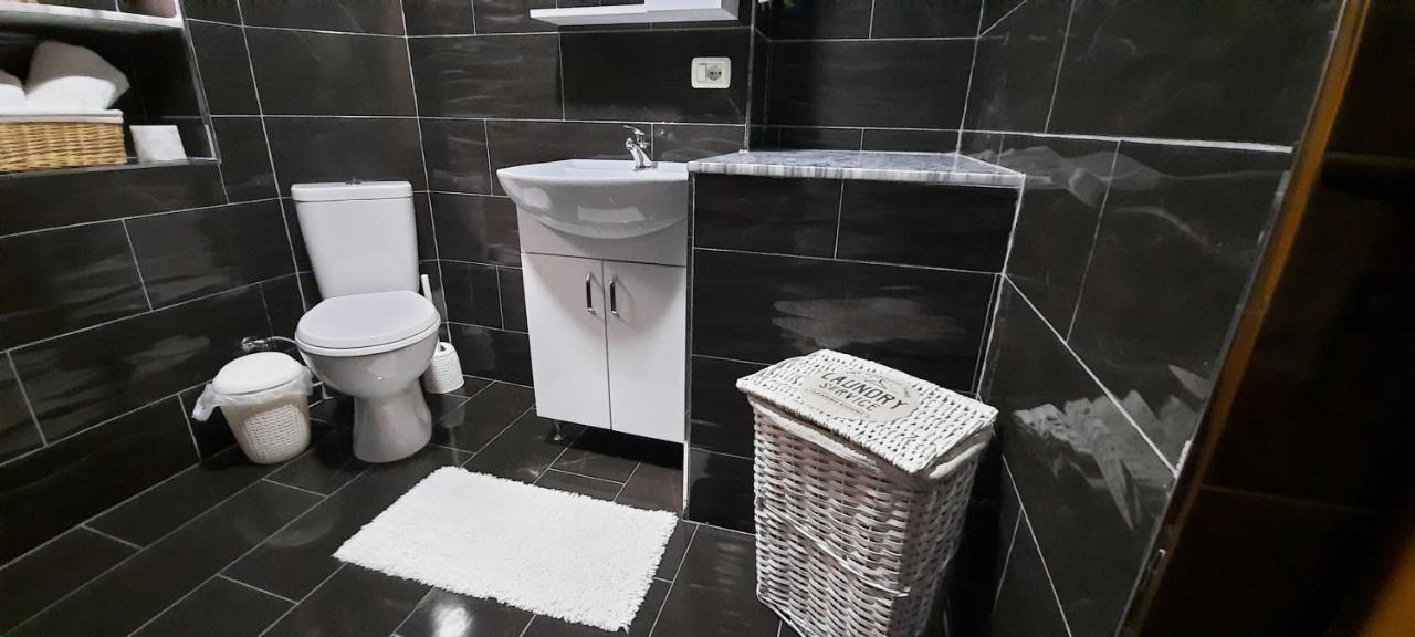 Apartament Clara Permet Appartamento Esterno foto