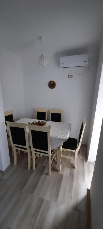 Apartament Clara Permet Appartamento Esterno foto