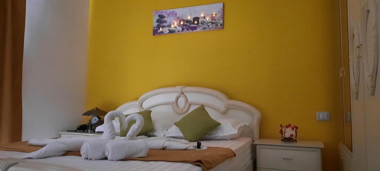 Apartament Clara Permet Appartamento Esterno foto